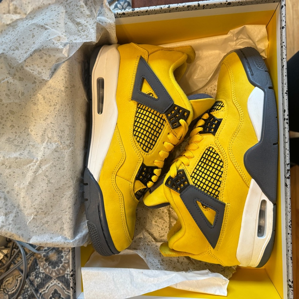 Air Jordan Retro 4 Lightning